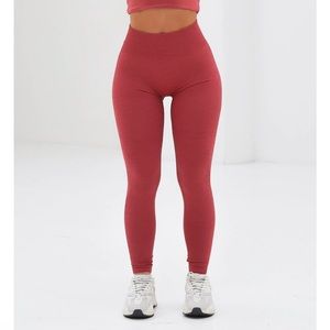Lazuli Label Seamless Ribbed Contour Leggings in Rouge Red- size XS